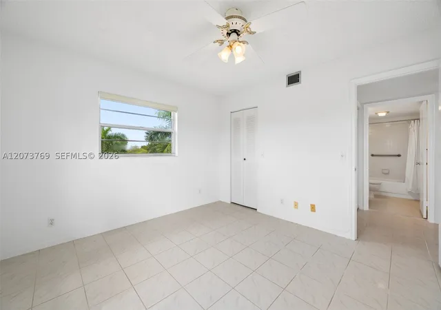 Listing Photo 5 - Condo for sale in building located at 12501 Sw 14Th St, Pembroke Pines, FL 33027 - Unit #401R