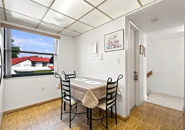Listing Photo 5 - Condo for sale in building located at 9905 NW 9th St Cir, Miami, FL 33172 - Unit #12-21