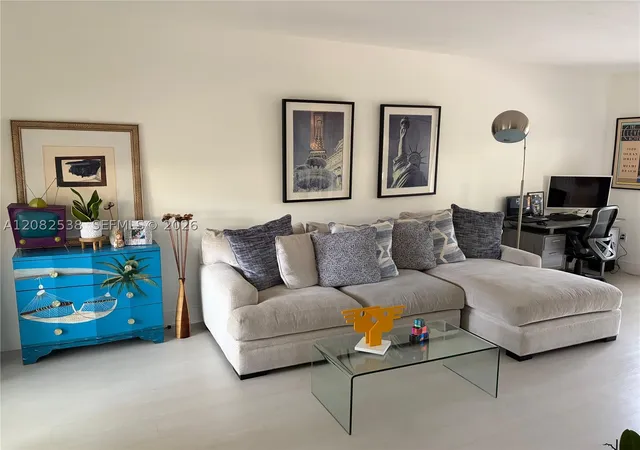 Photo 3 of Townhouse for sale at 9216 Sw 136th Street Cir, Miami, FL 33176 | MLS# A12082538 | Listing updated on 2026-09-11