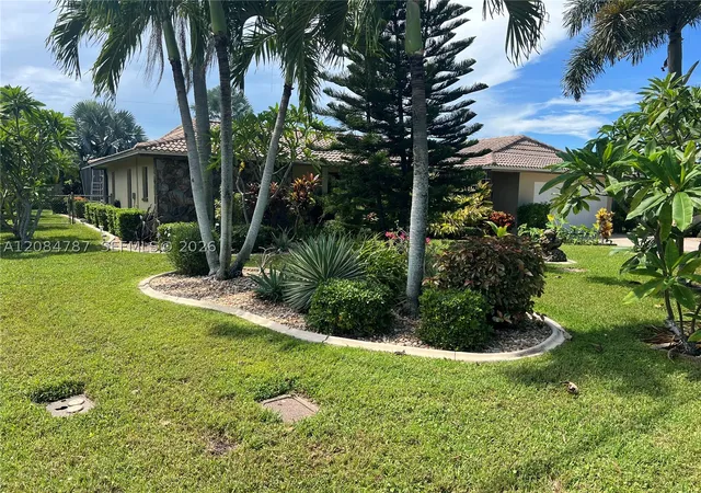 Photo 3 of Single family home for sale at 522 Se 34 Terrace, Cape Coral, FL 33904 | MLS# A12084787 | Listing updated on 2026-09-13