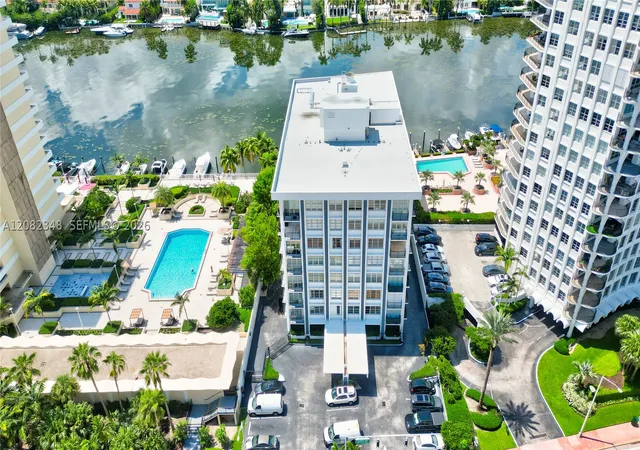 Photo 4 of Condo for sale at 5640 Collins Ave #6B, Miami Beach, FL 33140 | MLS# A12082348 | Listing updated on 2026-09-08