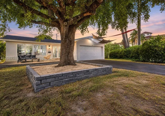 Photo 1 of Single family home for sale at 1103 Washington St, Hollywood, FL 33019 | MLS# A12082149 | Listing updated on 2026-09-14