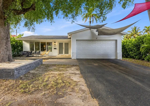 Photo 2 of Single family home for sale at 1103 Washington St, Hollywood, FL 33019 | MLS# A12082149 | Listing updated on 2026-09-14