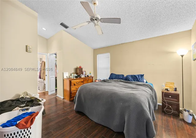 Photo 4 of Sale Pending at 1065 W Fairfax Cir, Boynton Beach, FL 33436 | MLS# A12084849 | Listing updated on 2026-09-10