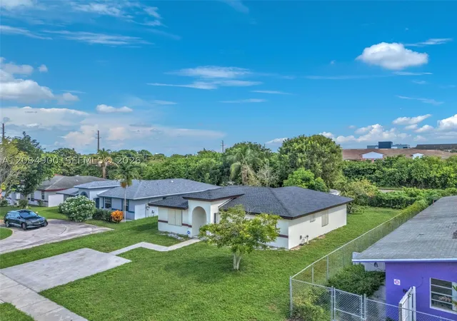 Photo 2 of Single family home for sale at 370 Nw 14th Street, Pompano Beach, FL 33060 | MLS# A12084900 | Listing updated on 2026-09-08