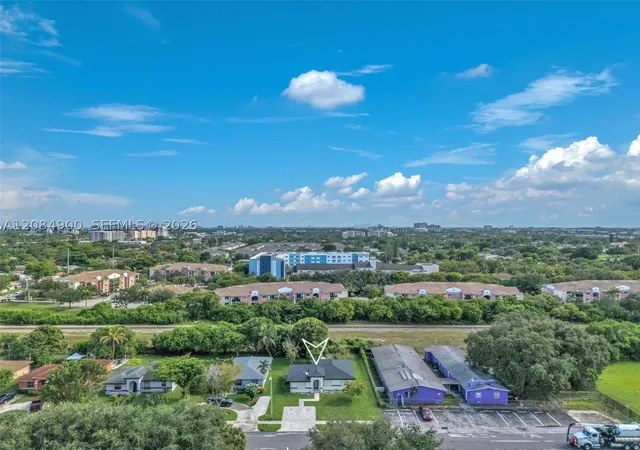 Photo 3 of Single family home for sale at 370 Nw 14th Street, Pompano Beach, FL 33060 | MLS# A12084900 | Listing updated on 2026-09-08