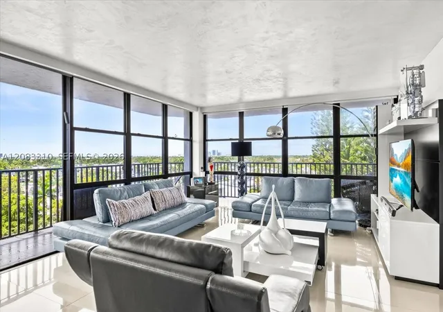 Listing Photo 5 - Condo for sale in building located at 800 Parkview Dr, Hallandale Beach, FL 33009 - Unit #709