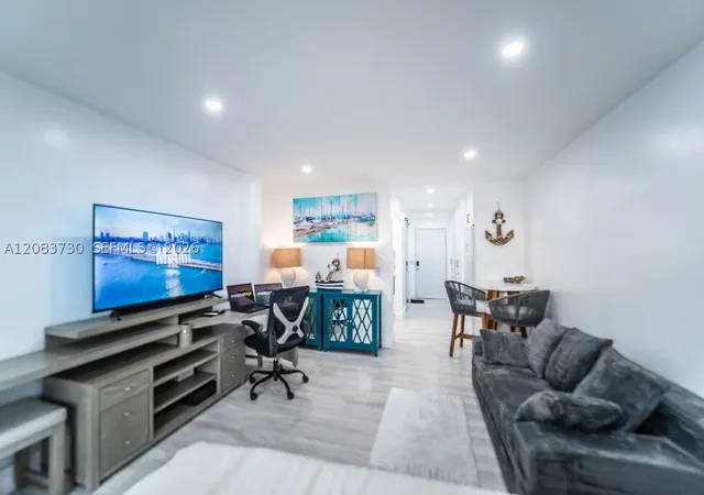 Listing Photo 4 - Condo for sale in Bayshore Yacht & Tennis Club located at 7904 W Dr, Miami, FL 33141 - Unit #903