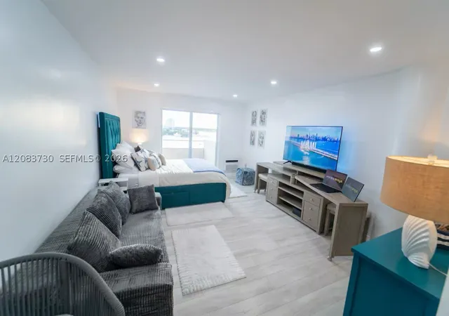 Listing Photo 5 - Condo for sale in Bayshore Yacht & Tennis Club located at 7904 W Dr, Miami, FL 33141 - Unit #903