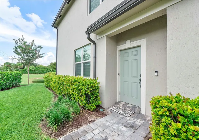 Photo 3 of Townhouse for sale at 2905 Olivia Ave, Lauderdale Lakes, FL 33311 | MLS# A12084950 | Listing updated on 2026-09-14