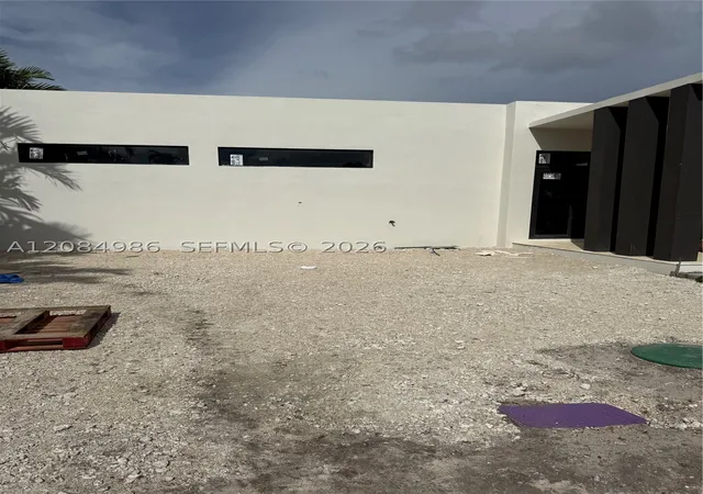 Single family home for sale at 2920 SW 104th Court, Miami, FL 33165 | MLS# A12084986