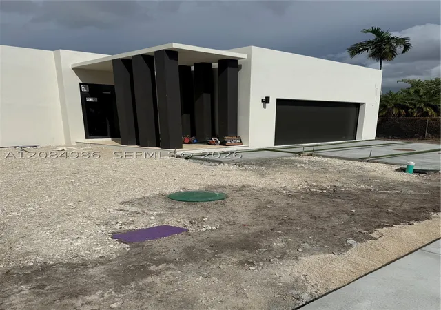 Photo 2 of Single family home for sale at 2920 SW 104th Court, Miami, FL 33165 | MLS# A12084986 | Listing updated on 2026-09-11