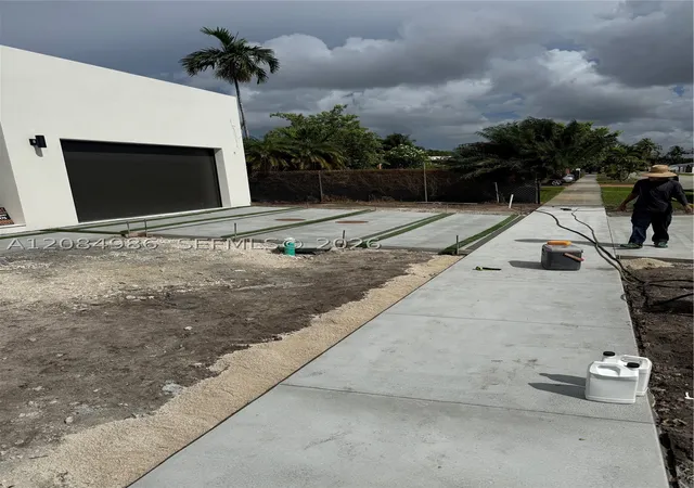 Photo 3 of Single family home for sale at 2920 Sw 104th Court, Miami, FL 33165 | MLS# A12084986 | Listing updated on 2026-09-11