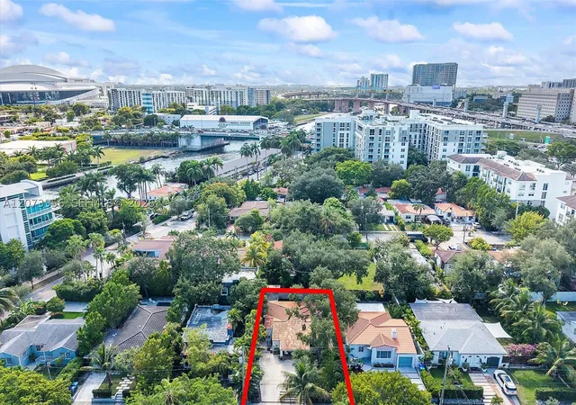 Photo 27 of Single family home for sale at 1000 NW 10th Court, Miami, FL 33136 | MLS# A12073956 | Listing updated on 2026-09-26