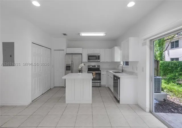 Photo 4 of Townhouse for sale at 2992 SE 15th Avenue, Homestead, FL 33035 | MLS# A12078231 | Listing updated on 2026-09-08
