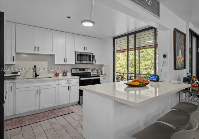 Listing Photo 5 - Condo for sale in building located at 671 Ne 195Th St, Miami, FL 33179 - Unit #329E