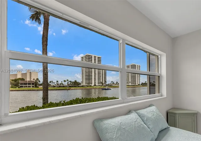 Listing Photo 4 - Condo for sale in building located at 20 Yacht Clb Dr, South Palm Beach, FL 33408 - Unit #103