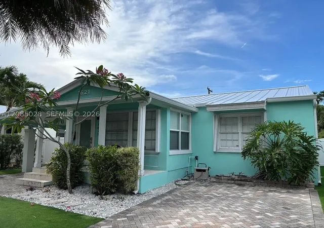 Photo 3 of Single family home for sale at 1621 Ne 3rd Court, Fort Lauderdale, FL 33301 | MLS# A12085028 | Listing updated on 2026-09-13