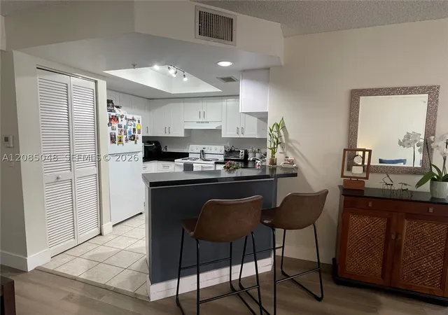 Photo 4 of Condo for sale at 2009 SE 10th Avenue #303, Fort Lauderdale, FL 33316 | MLS# A12085048 | Listing updated on 2026-09-08