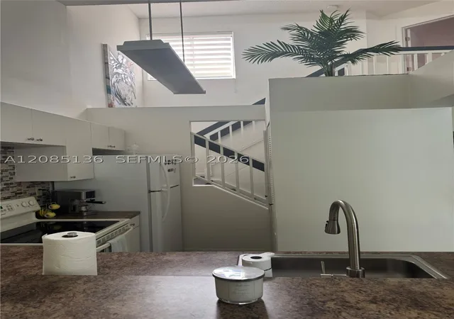 Listing Photo 4 - Condo for sale in building located at 14035 SW 91st Ter, Miami, FL 33186 - Unit #14035