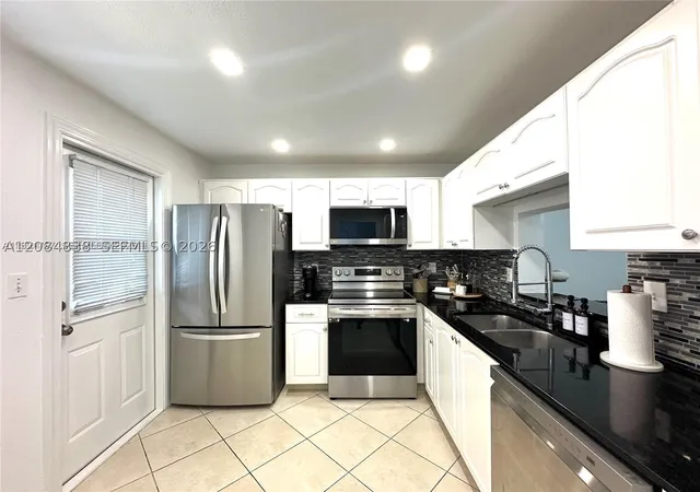 Photo 4 of Condo for sale at 620 NE 12th Avenue #102, Hallandale Beach, FL 33009 | MLS# A12084838 | Listing updated on 2026-09-08
