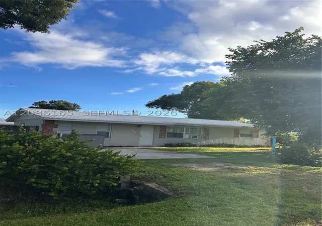 Photo 2 of Single family home for sale at 362 Park Ln Dr, North Fort Myers, FL 33917 | MLS# A12085165 | Listing updated on 2026-09-08