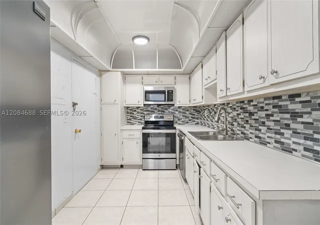 Photo 3 of Condo for sale at 5001 Collins Ave #5E, Miami Beach, FL 33140 | MLS# A12084688 | Listing updated on 2026-09-08