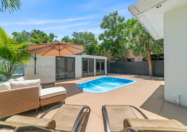Photo 2 of Multi family home for sale at 509 Se 19th Street, Fort Lauderdale, FL 33316 | MLS# A12079723 | Listing updated on 2026-09-08