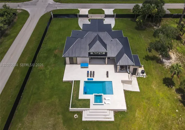 Photo 2 of Single family home for sale at 300 Montura Ave, Clewiston, FL 33440 | MLS# A12070604 | Listing updated on 2026-09-08