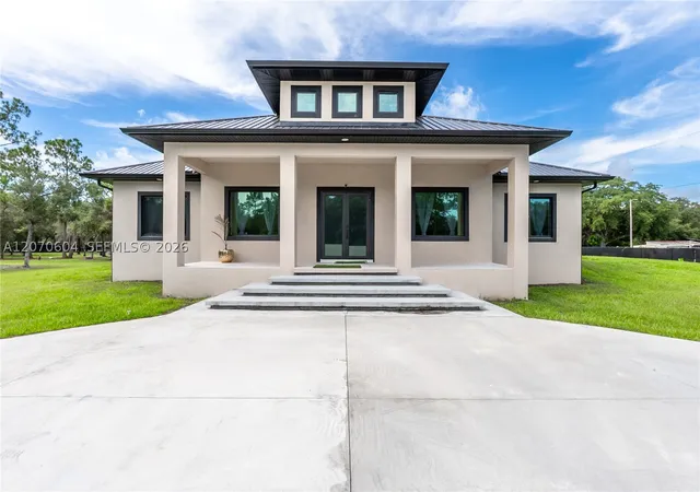 Photo 3 of Single family home for sale at 300 Montura Ave, Clewiston, FL 33440 | MLS# A12070604 | Listing updated on 2026-09-08