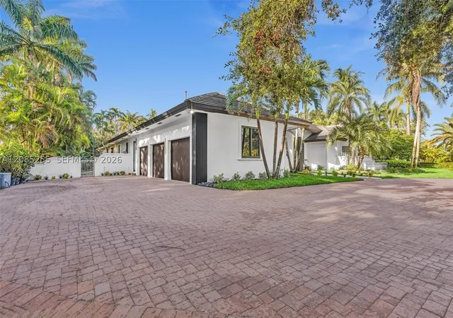 Photo 3 of Single family home for sale at 11980 Piccadilly Pl, Davie, FL 33325 | MLS# A12085255 | Listing updated on 2026-09-10