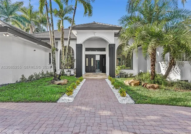 Photo 4 of Single family home for sale at 11980 Piccadilly Pl, Davie, FL 33325 | MLS# A12085255 | Listing updated on 2026-09-10