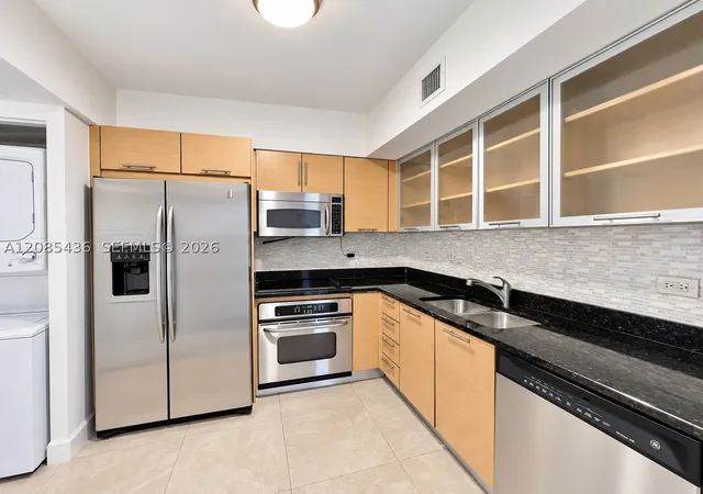 Photo 3 of Condo for sale at 31 Se 5th Street #2808, Miami, FL 33131 | MLS# A12085436 | Listing updated on 2026-09-09