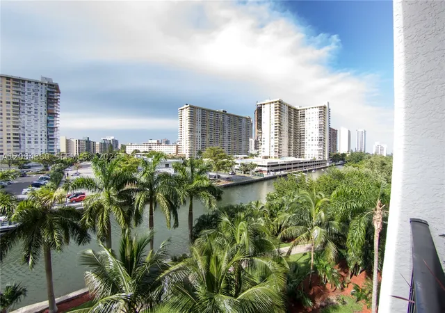 Photo 3 of Condo for sale at 17150 N Bay Rd #2512, Sunny Isles Beach, FL 33160 | MLS# A12084860 | Listing updated on 2026-09-09