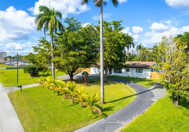 Photo 4 of Single family home for sale at 535 N Biscayne River Dr, Miami, FL 33169 | MLS# A12073364 | Listing updated on 2026-09-09