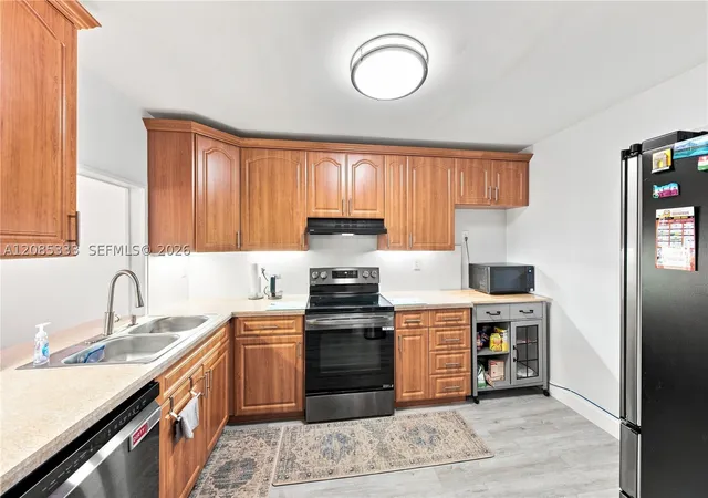Photo 3 of Condo for sale at 3930 Inverrary Blvd #602-D, Lauderhill, FL 33319 | MLS# A12085333 | Listing updated on 2026-09-09