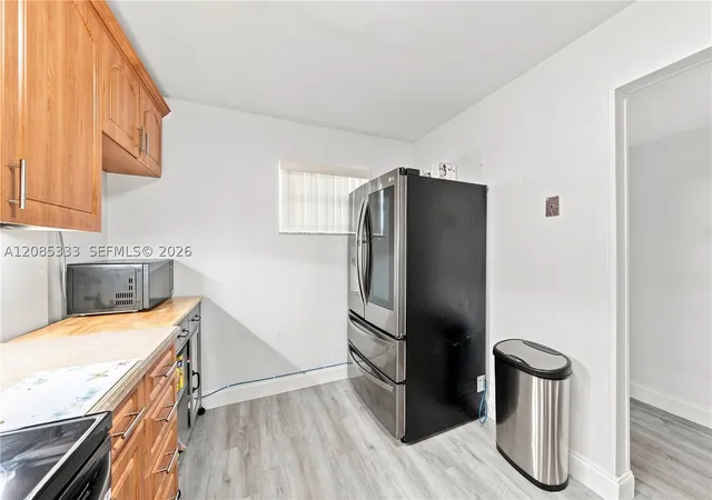 Photo 4 of Condo for sale at 3930 Inverrary Blvd #602-D, Lauderhill, FL 33319 | MLS# A12085333 | Listing updated on 2026-09-09