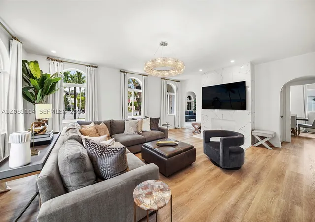 Photo 1 of Single family home for sale at 5237 La Gorce Dr, Miami Beach, FL 33140 | MLS# A12085154 | Listing updated on 2026-09-24