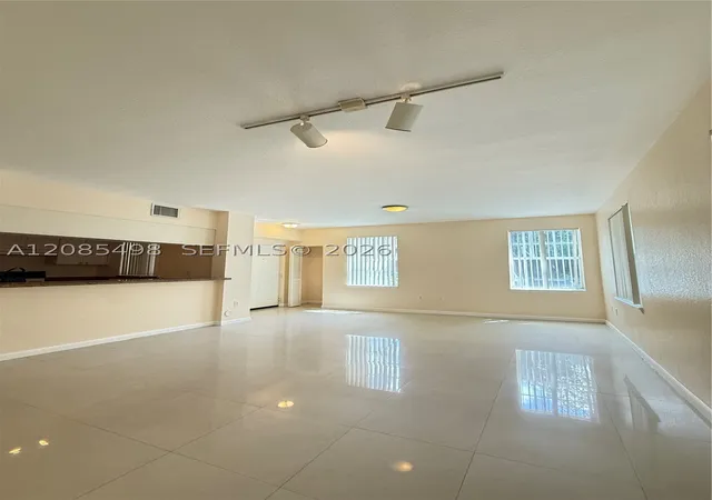 Listing Photo 5 - Condo for sale in building located at 6796 W Sample Rd, Coral Springs, FL 33067 - Unit #6796