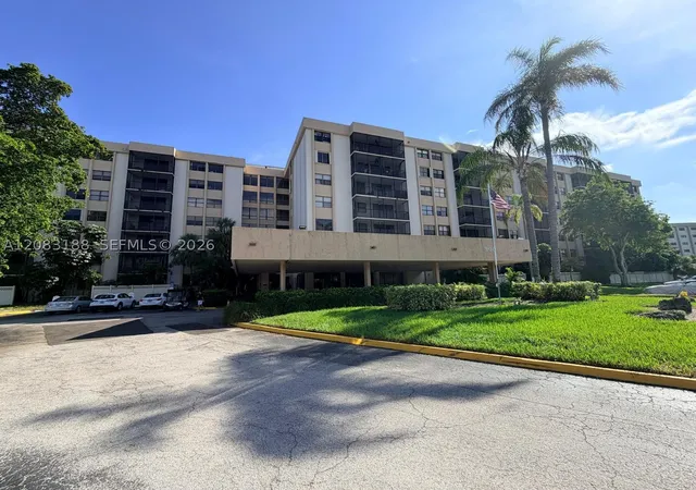 Photo 17 of Condo for sale at 900 NE 195th Street #703, Miami, FL 33179 | MLS# A12083188 | Listing updated on 2026-09-10