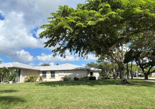 Photo 2 of Condo for sale at 176 Cape Cod Cir #0, Lake Worth, FL 33467 | MLS# A12085615 | Listing updated on 2026-09-09