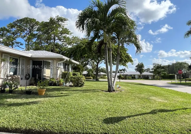 Photo 3 of Condo for sale at 176 Cape Cod Cir #0, Lake Worth, FL 33467 | MLS# A12085615 | Listing updated on 2026-09-09