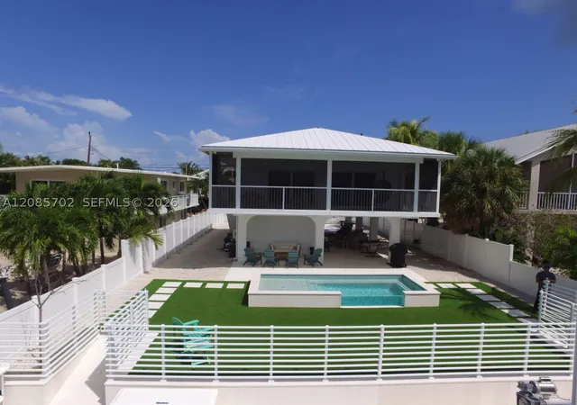 Photo 2 of Single family home for sale at 179 Plantation Ave, Plantation Key, FL 33070 | MLS# A12085702 | Listing updated on 2026-09-19