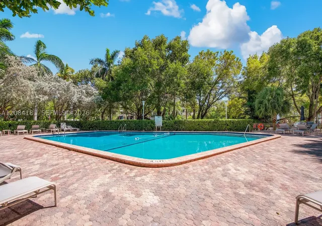 Listing Photo 2 - Condo for sale in building located at 155 Ocean Ln Dr, Key Biscayne, FL 33149 - Unit #103