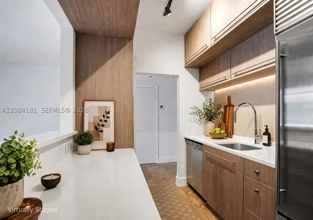 Listing Photo 3 - Condo for sale in building located at 155 Ocean Ln Dr, Key Biscayne, FL 33149 - Unit #103