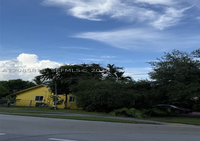 Photo 2 of Single family home for sale at 400 Oriole Ave, Miami Springs, FL 33166 | MLS# A12085818 | Listing updated on 2026-09-09