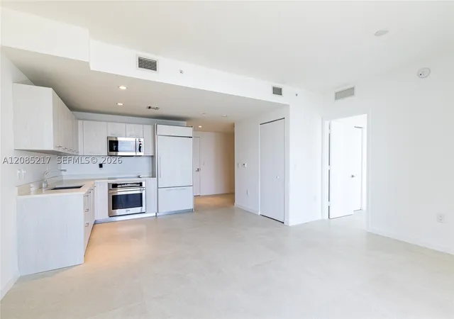 Photo 4 of Condo for sale at 45 SW 9th Street #3302, Miami, FL 33130 | MLS# A12085217 | Listing updated on 2026-09-10