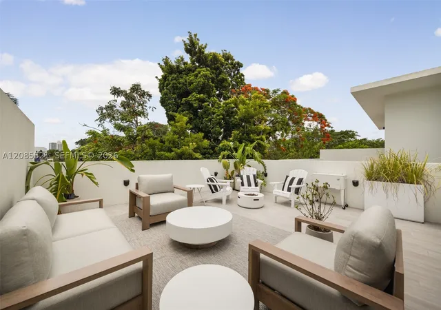 Photo 31 of Townhouse for sale at 2957 Coconut Ave, Coconut Grove, FL 33133 | MLS# A12085521 | Listing updated on 2026-10-03