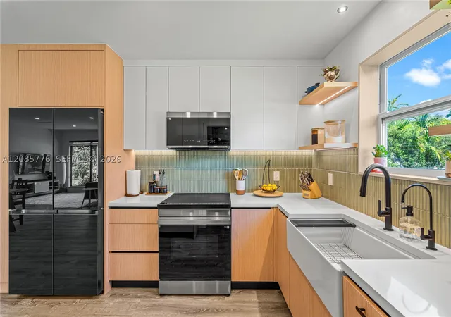 Single family home for sale at 1126 E Hawthorne Cir, Hollywood, FL 33021 | MLS# A12085776