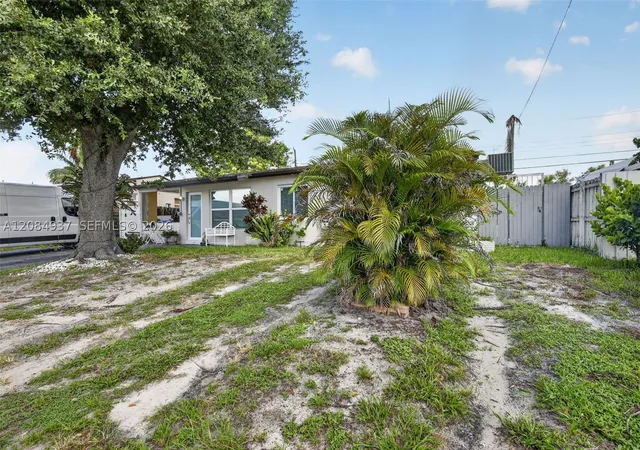 Photo 2 of Single family home for sale at 4351 Sw 22nd Street, Fort Lauderdale, FL 33317 | MLS# A12084937 | Listing updated on 2026-09-10